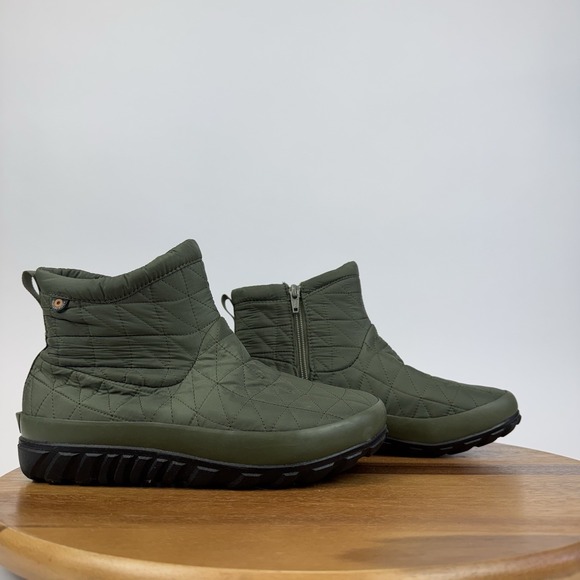 New NWOB Womens Bogs Snowday II Olive Green Short WP Snow Winter Boots Size 8 M - Picture 1 of 8